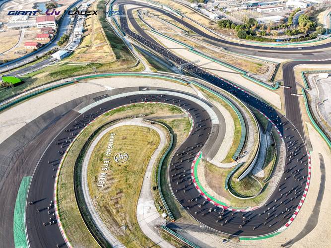 Two Giant Snakes Spotted at Xiamen Airport Construction Site